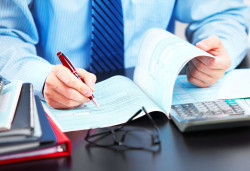 Expert en droit bancaire pour contester des frais